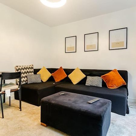 A&S Properties, No Guest Fees, Bank Transfe Deposit Available 伍尔弗汉普顿 外观 照片
